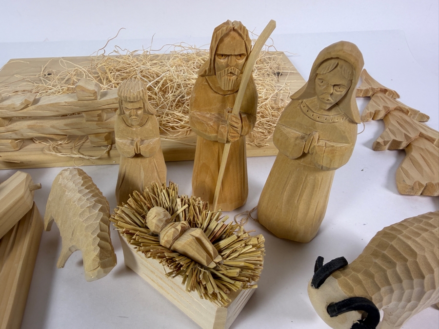 Vintage Phillipine Hand Carved Wood Nativity Scene Holiday Set With Figurines [Photo 2]