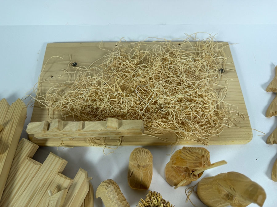 Vintage Phillipine Hand Carved Wood Nativity Scene Holiday Set With Figurines [Photo 3]