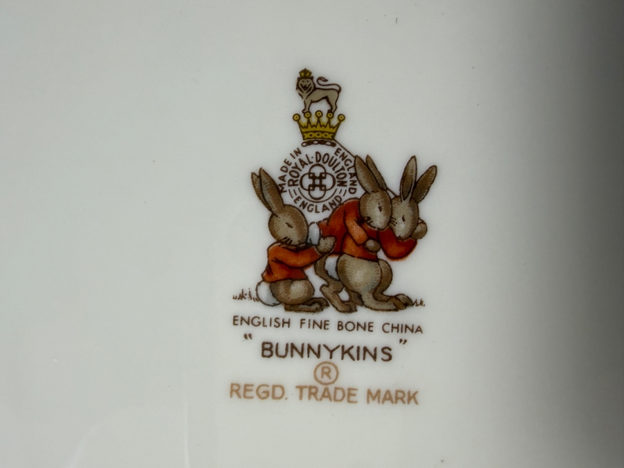 Ten Piece Lot Vintage Wedgwood and Royal Doulton Beatrix Potter and Peter Rabbit Ceramic Nurseryware Dishes [Photo 9]