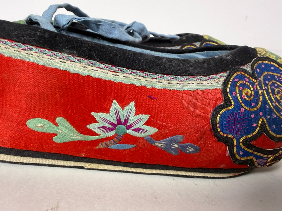 Antique Chinese Hand Embroidered Silk Child Lotus Shoes 7'L [Photo 3]