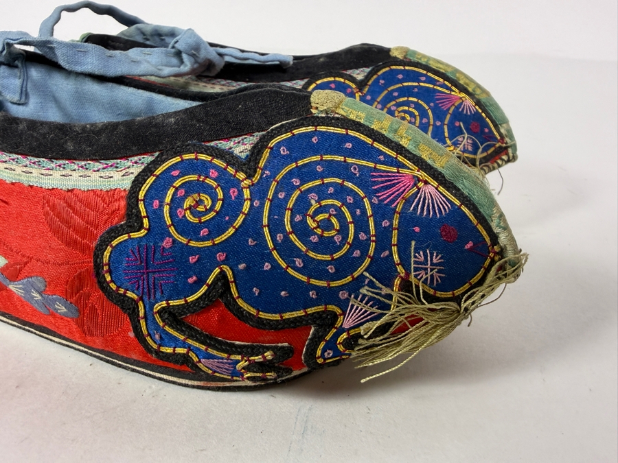 Antique Chinese Hand Embroidered Silk Child Lotus Shoes 7'L [Photo 4]