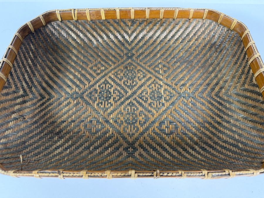 Vintage Asian Signed Hand Woven Split Bamboo Geometric Basket Shallow Tray 14'W X 10'D X 4'H [Photo 5]