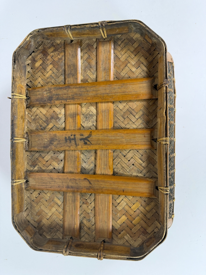 Vintage Asian Signed Hand Woven Split Bamboo Geometric Basket Shallow Tray 14'W X 10'D X 4'H [Photo 8]