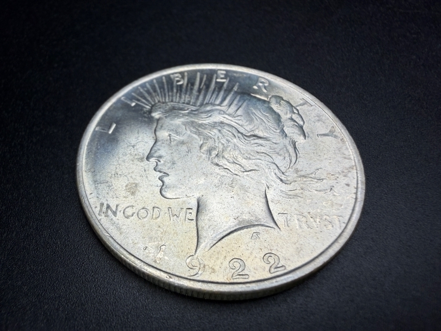 1922 Brilliant Uncirculated Peace Silver Dollar [Photo 2]