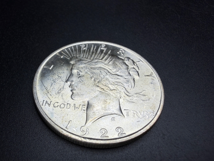 1922 Brilliant Uncirculated Peace Silver Dollar [Photo 2]