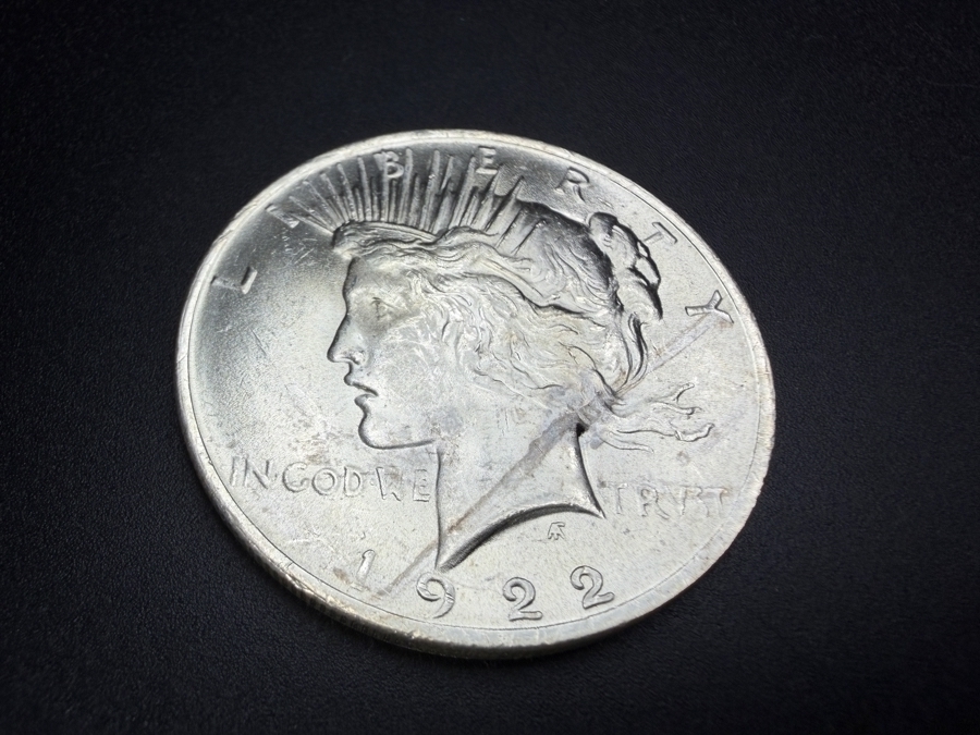 1922 Brilliant Uncirculated Peace Silver Dollar [Photo 2]