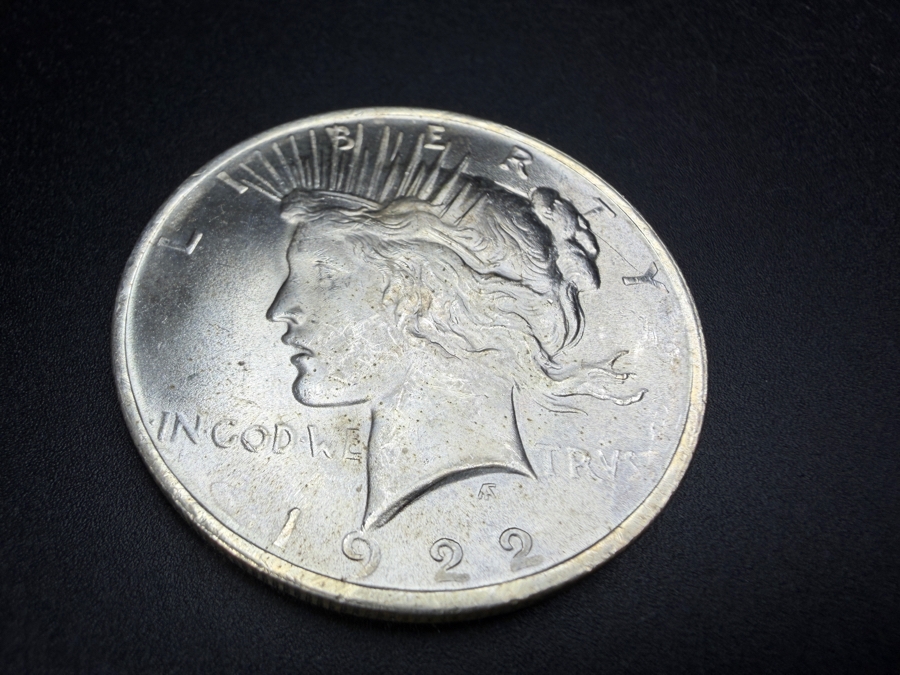 1922 Brilliant Uncirculated Peace Silver Dollar [Photo 2]