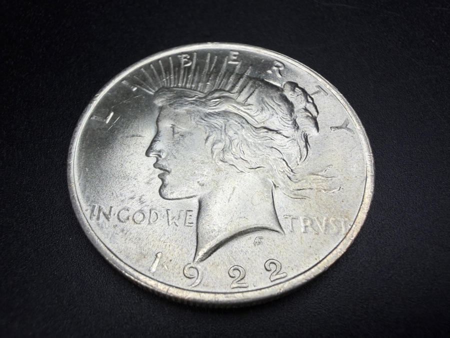 1922 Brilliant Uncirculated Peace Silver Dollar [Photo 2]