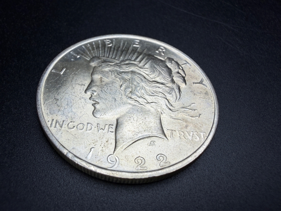 1922 Brilliant Uncirculated Peace Silver Dollar [Photo 2]