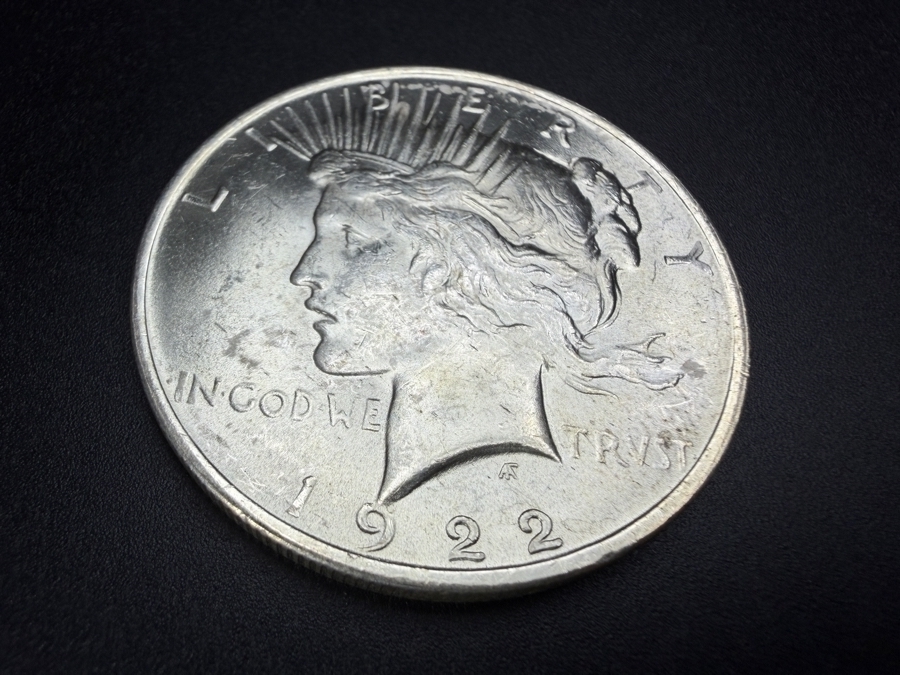 1922 Brilliant Uncirculated Peace Silver Dollar [Photo 2]