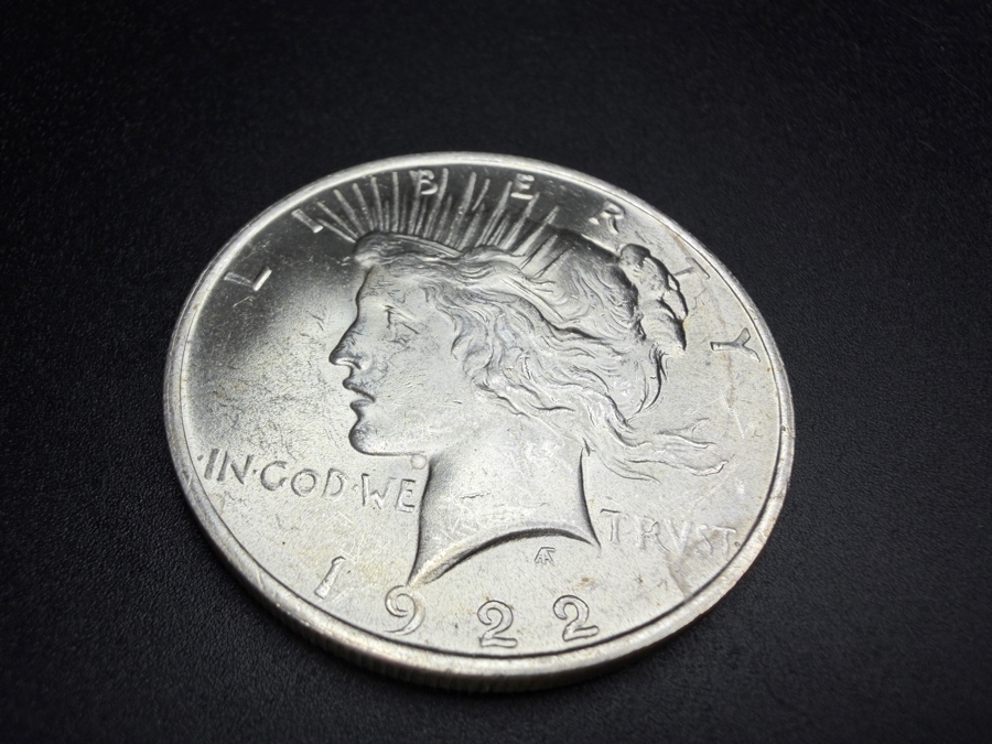1922 Brilliant Uncirculated Peace Silver Dollar [Photo 2]