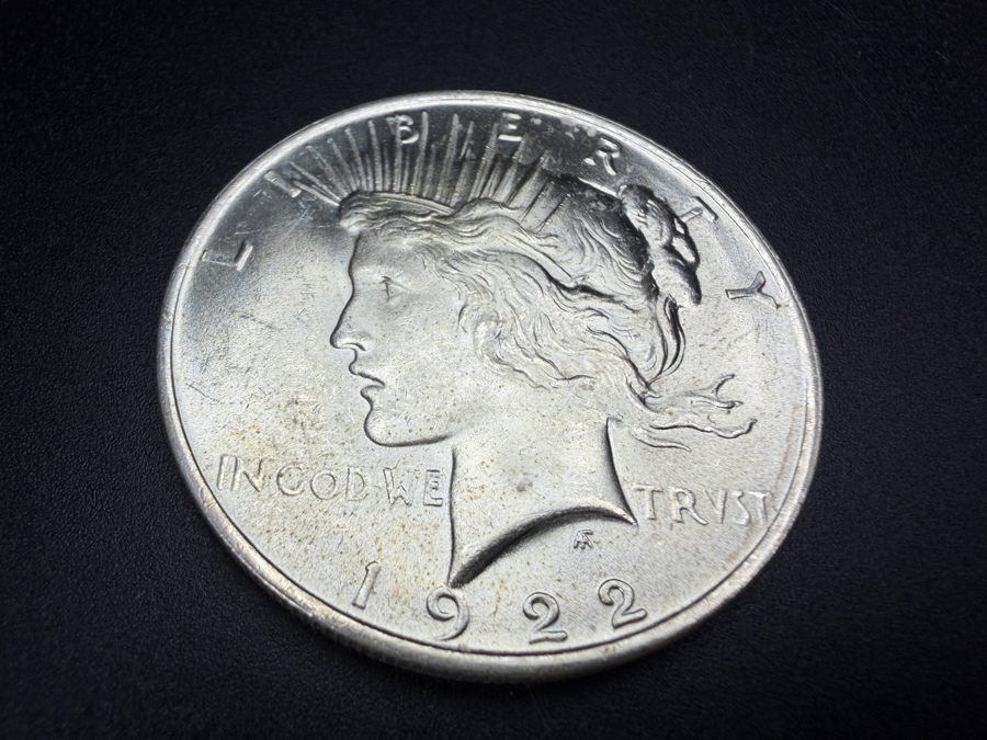 1922 Brilliant Uncirculated Peace Silver Dollar [Photo 2]