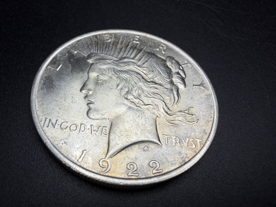 1922 Brilliant Uncirculated Peace Silver Dollar [Photo 2]