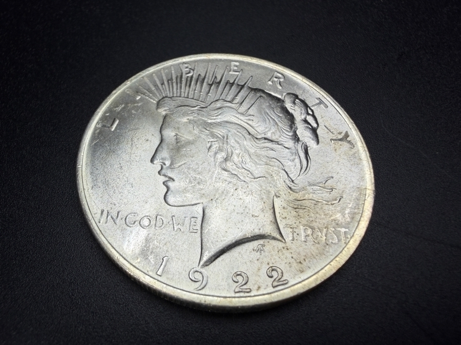 1922 Brilliant Uncirculated Peace Silver Dollar [Photo 2]