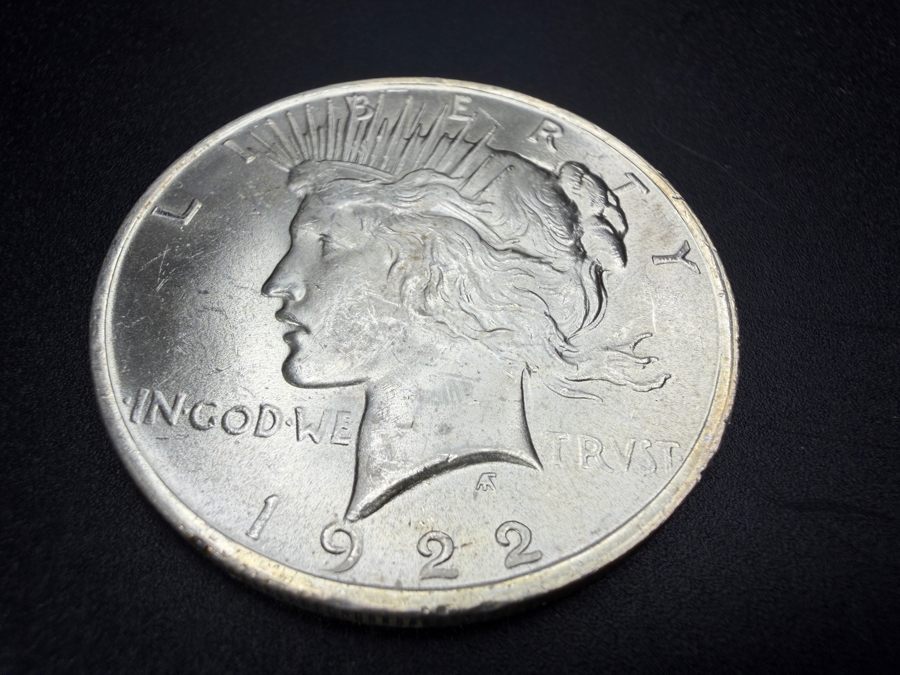 1922 Brilliant Uncirculated Peace Silver Dollar [Photo 2]