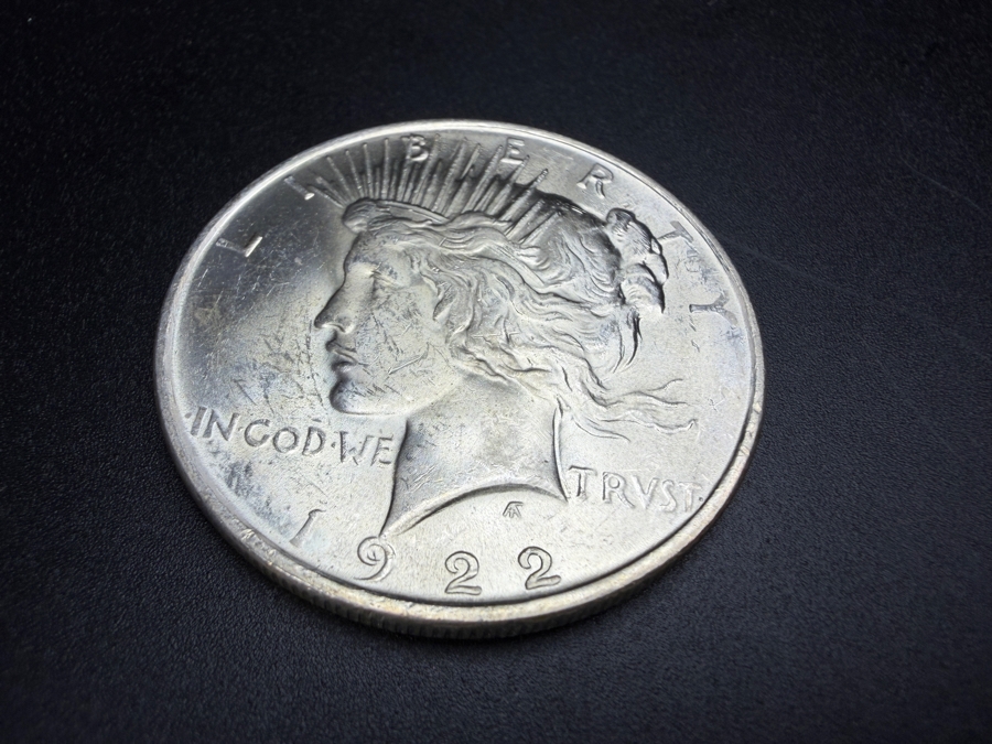 1922 Brilliant Uncirculated Peace Silver Dollar [Photo 2]