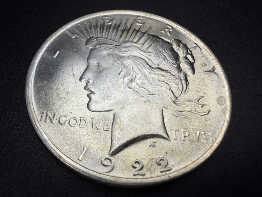 1922 Brilliant Uncirculated Peace Silver Dollar [Photo 2]