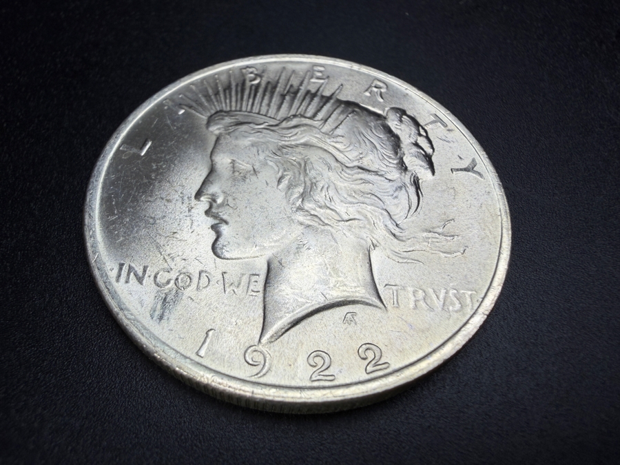 1922 Brilliant Uncirculated Peace Silver Dollar [Photo 2]