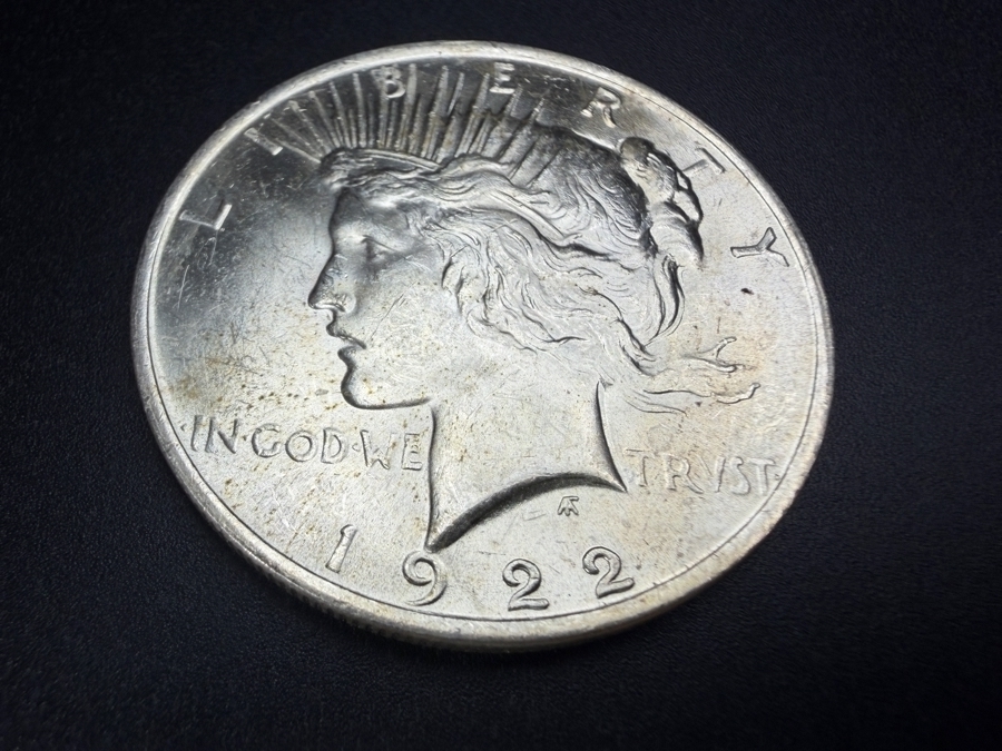 1922 Brilliant Uncirculated Peace Silver Dollar [Photo 2]