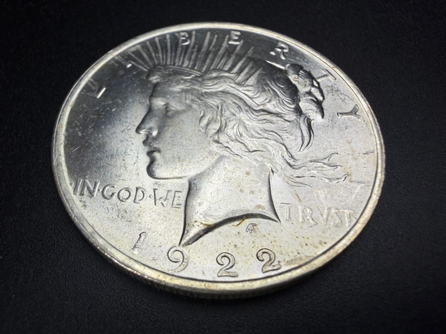 1922 Brilliant Uncirculated Peace Silver Dollar [Photo 2]