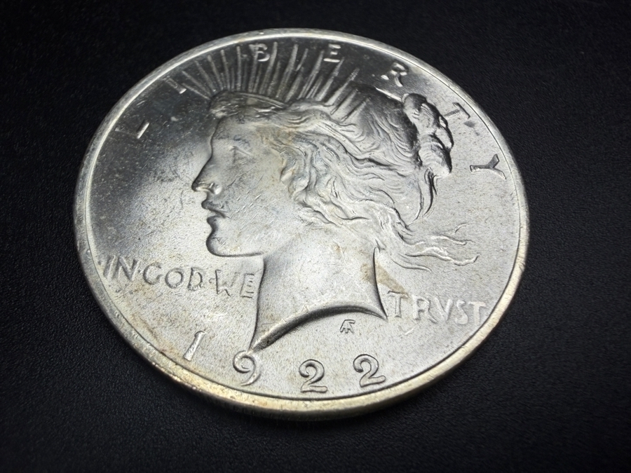 1922 Brilliant Uncirculated Peace Silver Dollar [Photo 2]