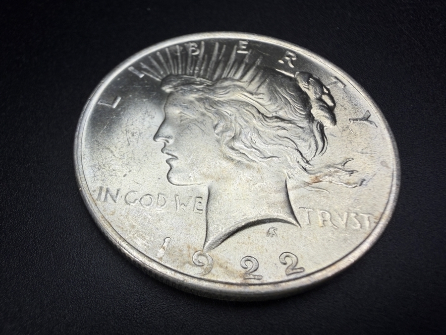 1922 Brilliant Uncirculated Peace Silver Dollar [Photo 2]