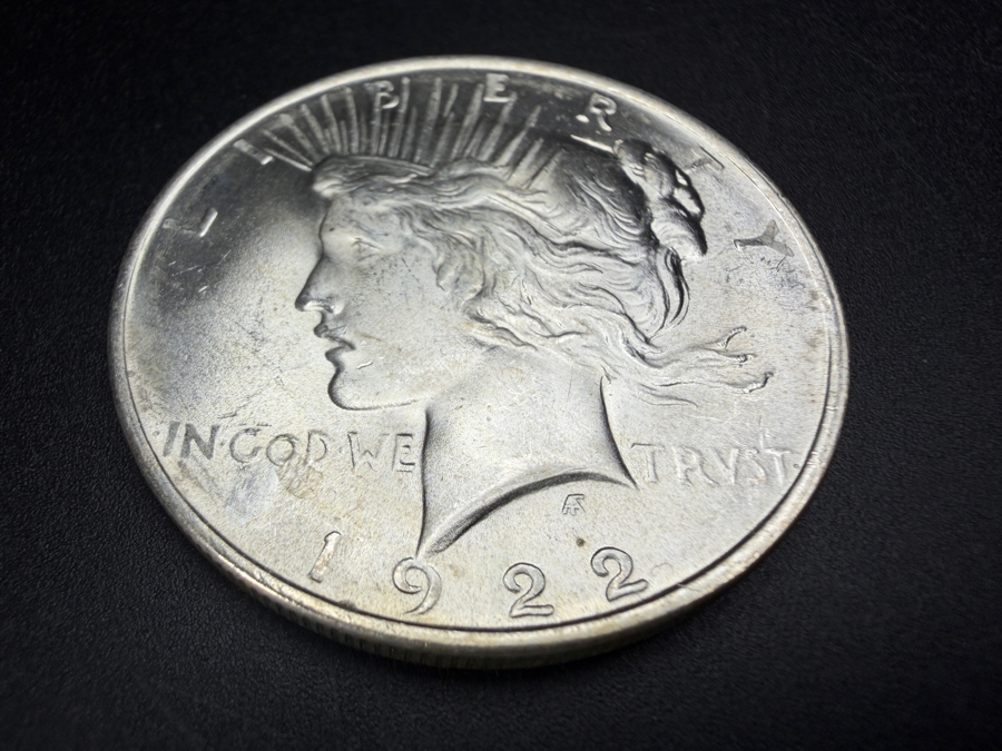 1922 Brilliant Uncirculated Peace Silver Dollar [Photo 2]