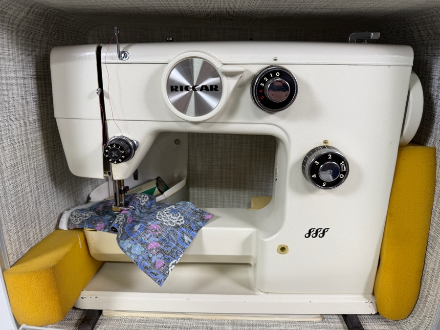 Vintage Riccar 888 Sewing Machine with Interchangeable Cams for Creating Various Stitch Patterns [Photo 2]