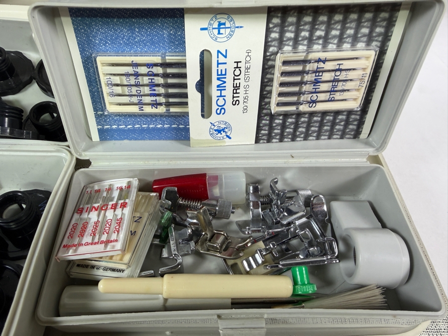 Vintage Riccar 888 Sewing Machine with Interchangeable Cams for Creating Various Stitch Patterns [Photo 4]