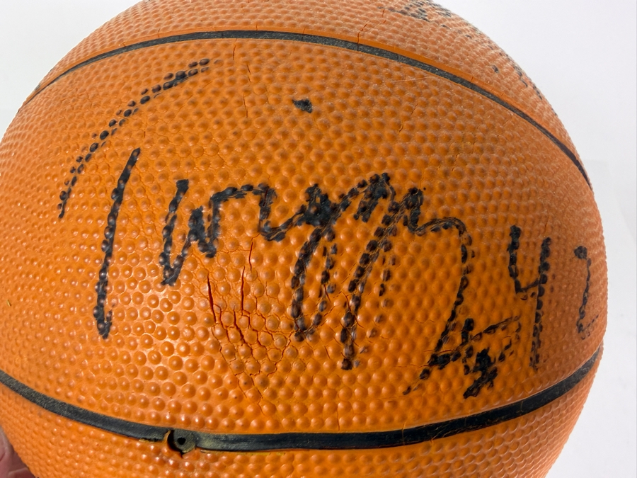 Vintage Harlem Globetrotters Signed Basketball and Playing Cards - See Photos for Signatures Including Fred 'Curly' Neal, 'Sweet Lou' Dunbar and Hubert 'Geese' Ausbie [Photo 9]