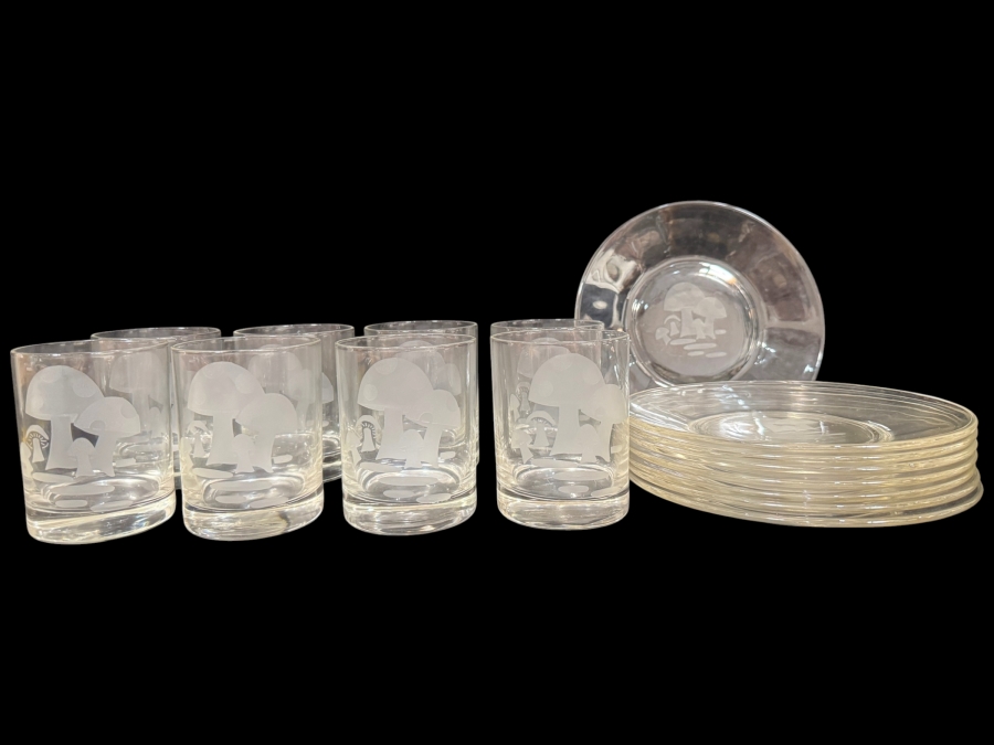 Vintage 1970s Cottagecore Frosted White Mushroom Pattern Clear Glass Tumbler And Snack Plate Set Plates: 8'W Glasses: 4'H