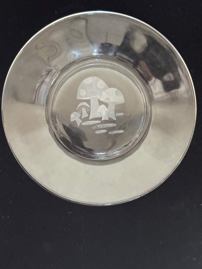 Vintage 1970s Cottagecore Frosted White Mushroom Pattern Clear Glass Tumbler And Snack Plate Set Plates: 8'W Glasses: 4'H [Photo 4]