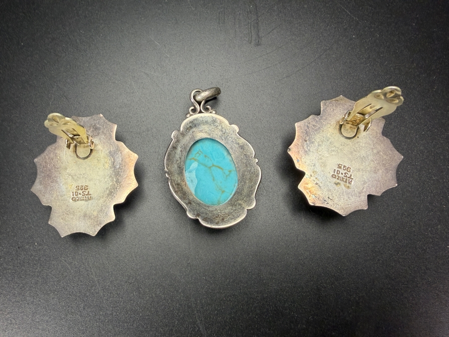 Vintage Sterling Silver Oval Turquoise Pendant with Mid Century Mexican Ribbed Wing Clip On Earrings Set 41.8g [Photo 4]