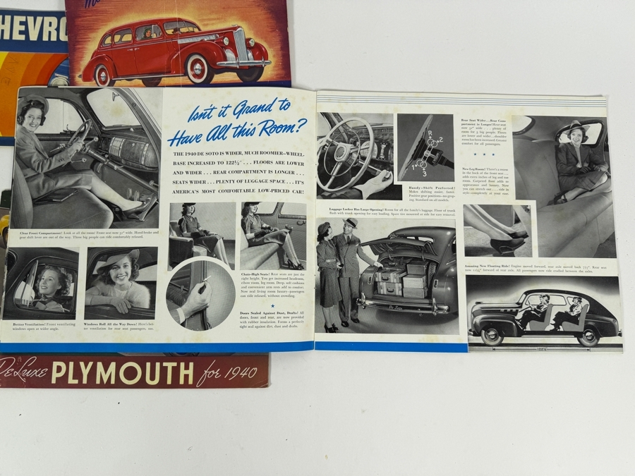 Collection Of Four Original Vintage 1940 Automotive Sales Brochures For Chevrolet Packard Plymouth And De Soto [Photo 17]