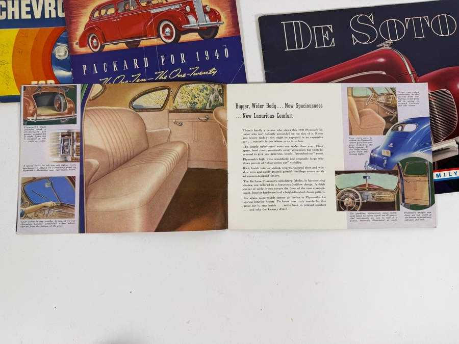 Collection Of Four Original Vintage 1940 Automotive Sales Brochures For Chevrolet Packard Plymouth And De Soto [Photo 20]