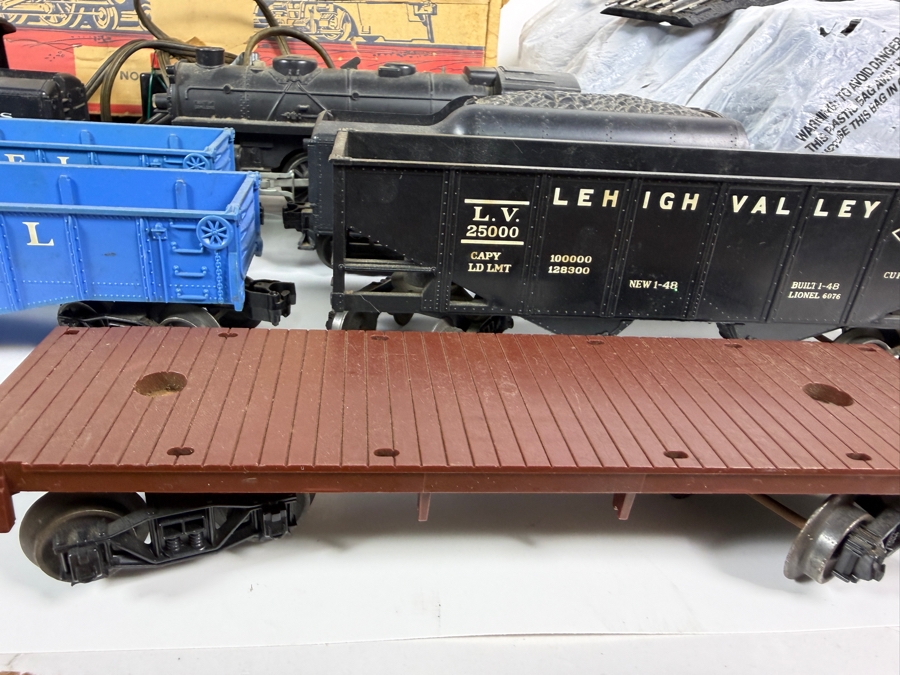Vintage Lionel Postwar O-27 Gauge Steam Freight Train Set Featuring No. 1060 Scout Locomotive and Components [Photo 7]