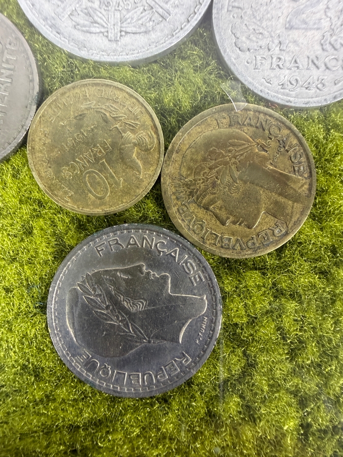 Framed Mixed Collection Of Vintage French Pre-Euro Coins Featuring 1940s WWII Vichy Regime 2 Francs [Photo 6]