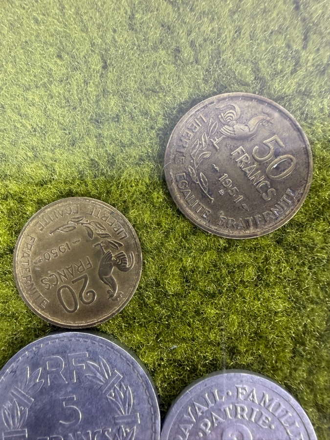 Framed Mixed Collection Of Vintage French Pre-Euro Coins Featuring 1940s WWII Vichy Regime 2 Francs [Photo 4]