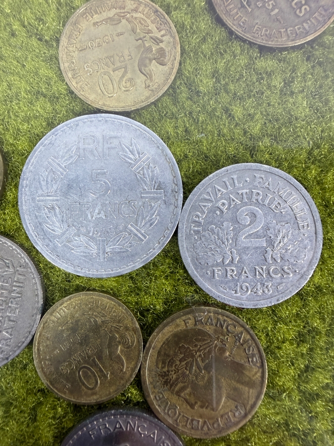 Framed Mixed Collection Of Vintage French Pre-Euro Coins Featuring 1940s WWII Vichy Regime 2 Francs [Photo 5]