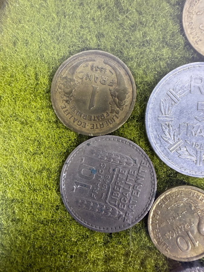 Framed Mixed Collection Of Vintage French Pre-Euro Coins Featuring 1940s WWII Vichy Regime 2 Francs [Photo 7]