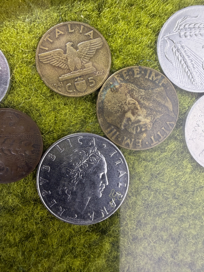 Framed Mixed Collection Of Vintage Pre-Euro Italian Lire Coins Featuring 1950s Aluminum 10 Lire [Photo 4]
