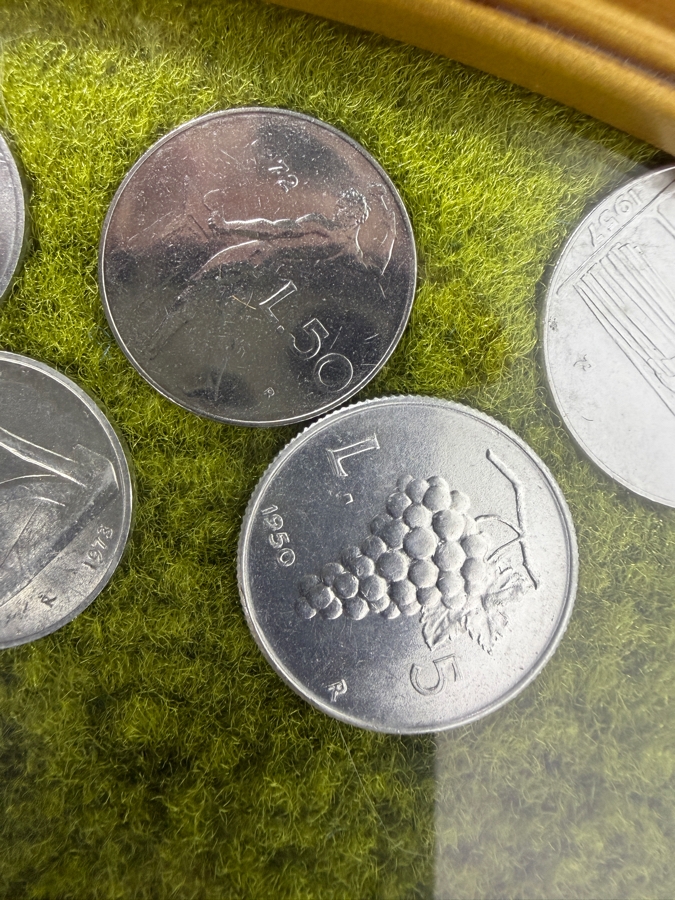 Framed Mixed Collection Of Vintage Pre-Euro Italian Lire Coins Featuring 1950s Aluminum 10 Lire [Photo 6]