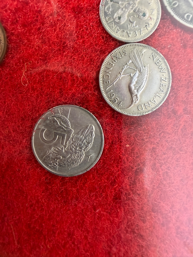 Framed Vintage Collection Of New Zealand Commonwealth Coins [Photo 4]