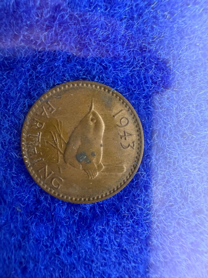 Framed Vintage Collection Of British United Kingdom Coins Featuring Shillings [Photo 10]