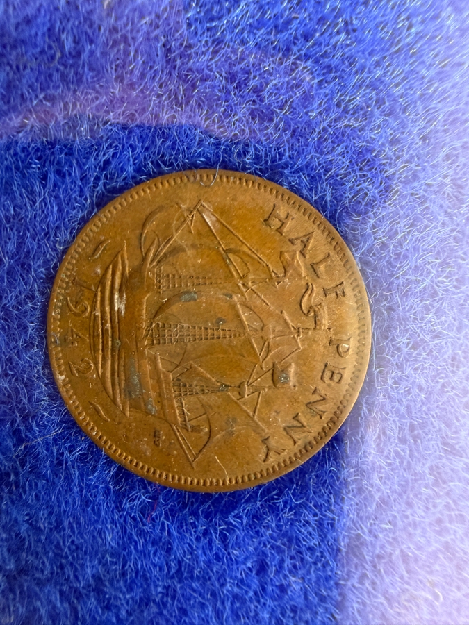 Framed Vintage Collection Of British United Kingdom Coins Featuring Shillings [Photo 11]
