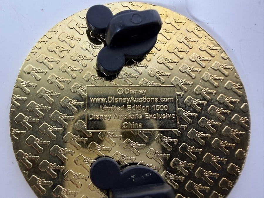 DisneyAuctions.com Limited Edition of 1,500 Stitch for President Medallion Trading Pin 2004 [Photo 3]