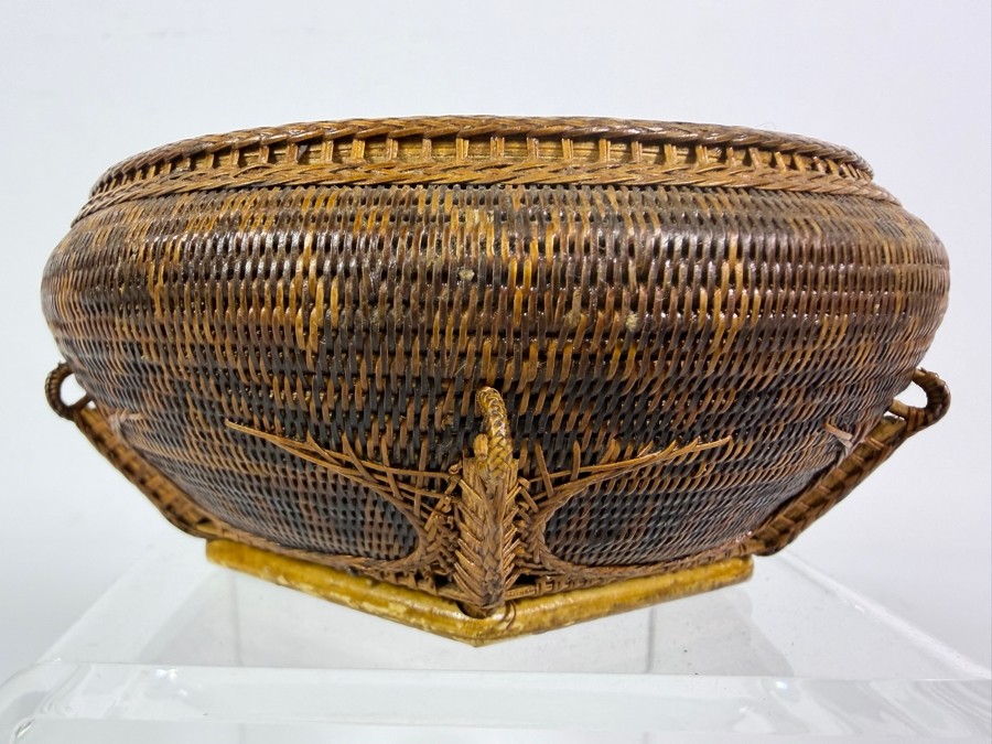 Just Added - Exquisite Hand-woven Small Basket Gifted to Patrick O'Brien by Queen Sirikit of Thailand in Connection with the 1982 Bicentennial Celebration Commemorating the 200th Anniversary of the Founding of Bangkok 4.5'W X 2'H (Comes with Provenance) [Photo 4]