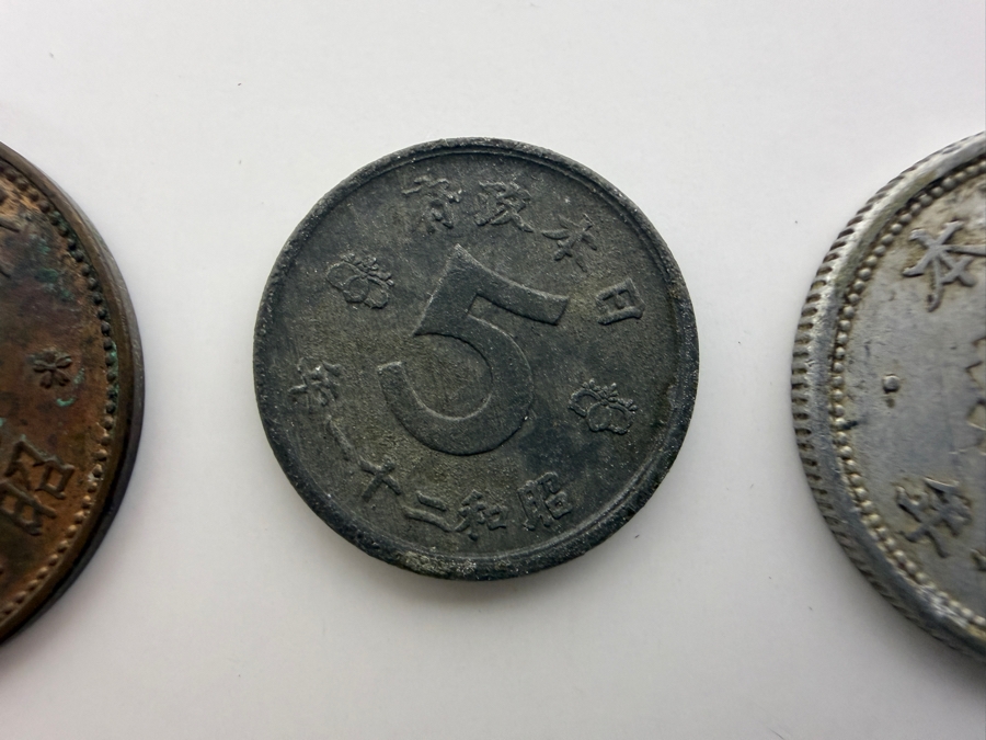 Vintage Japanese Currency and Coins [Photo 4]