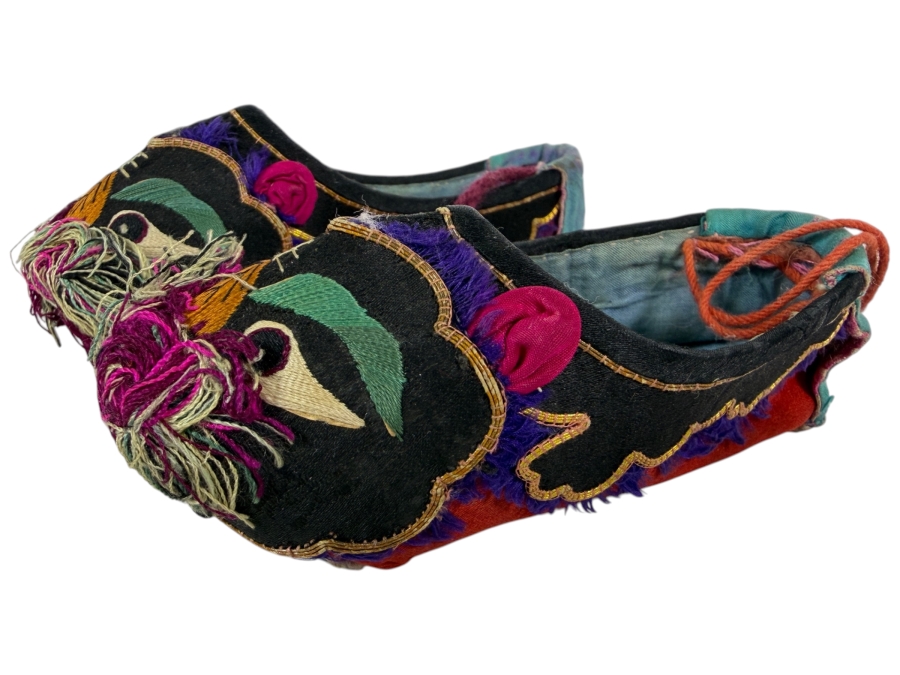 Vintage Pair Of Chinese Handmade Embroidered Silk Children's Shoes 5.5L