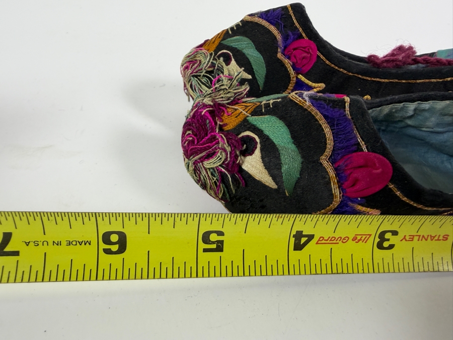 Vintage Pair Of Chinese Handmade Embroidered Silk Children's Shoes 5.5L [Photo 4]